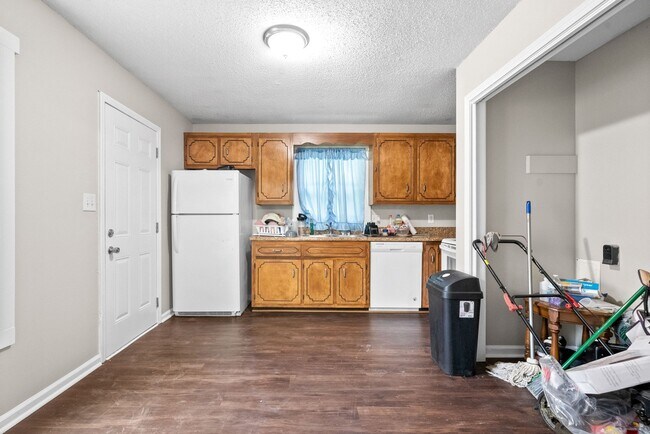 Building Photo - 135 E St