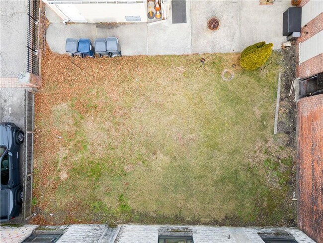 Building Photo - 170 Broadway