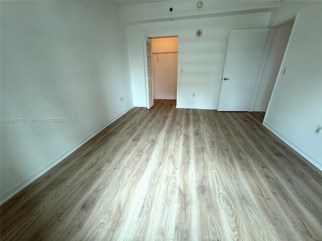 Building Photo - 951 Brickell Ave