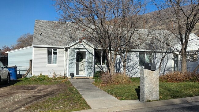 Building Photo - 547 E 100 N