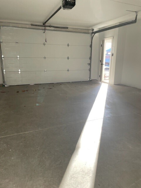 Building Photo - 32 Main St