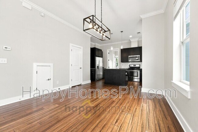 Building Photo - 4613 Oakwood Ave