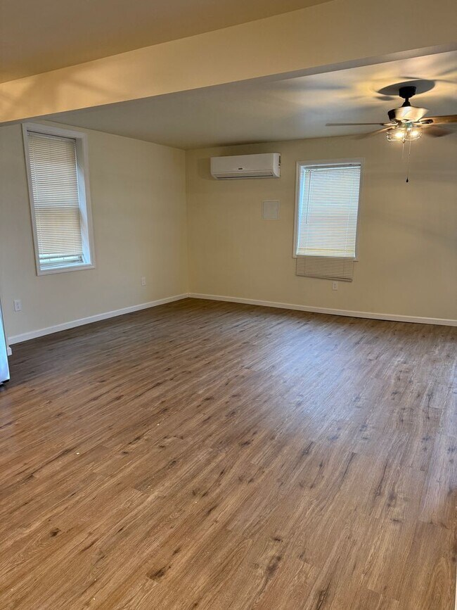 Building Photo - Renovated Apartments on Main Street in Mye...