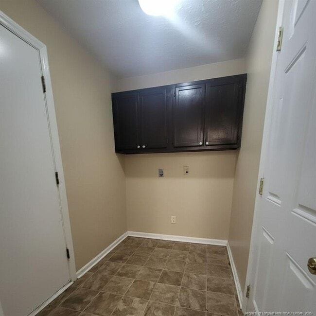 Building Photo - 7281 Pebblebrook Dr