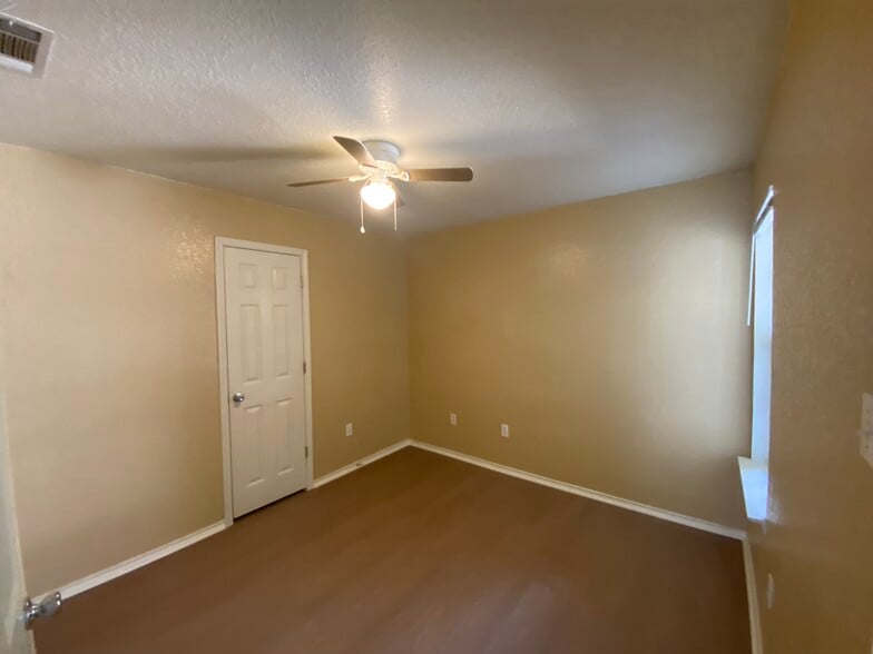 Building Photo - 2806 Maria Dr