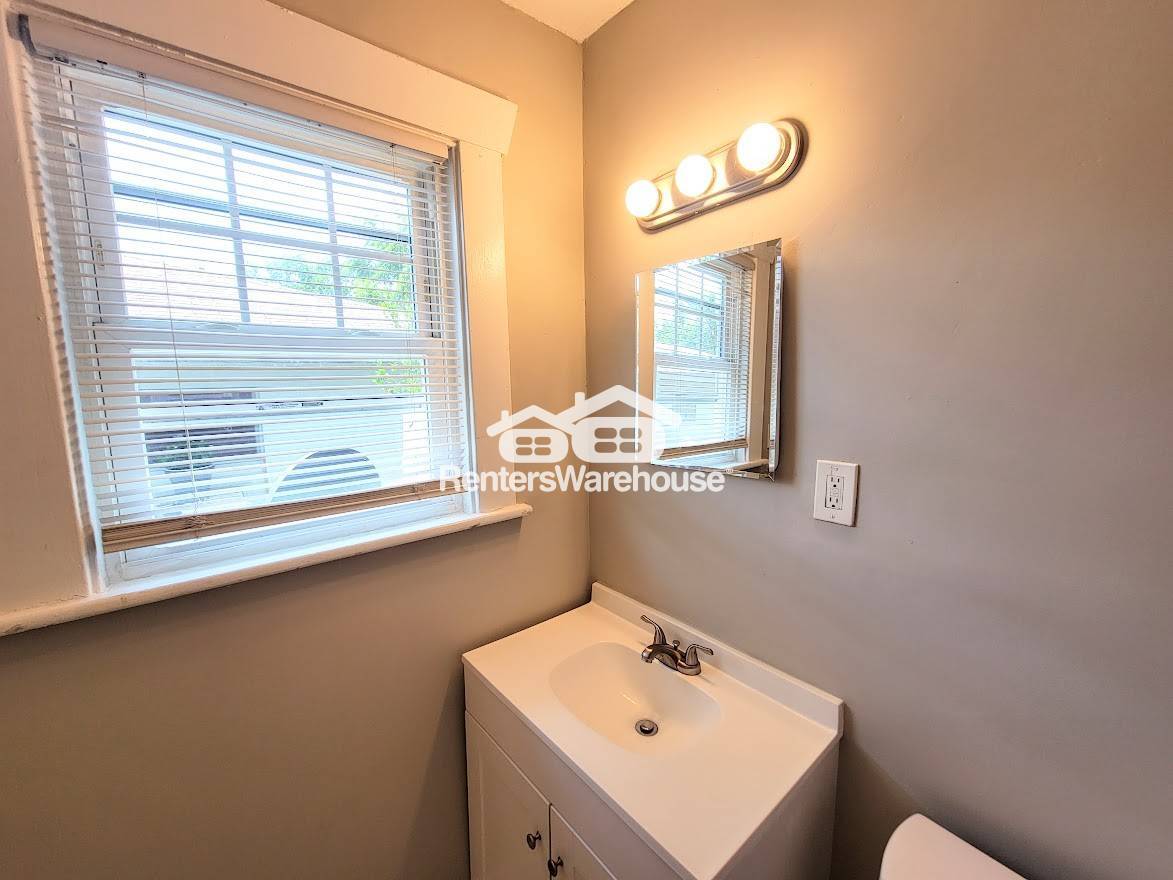 Building Photo - 220 Glendale Ave