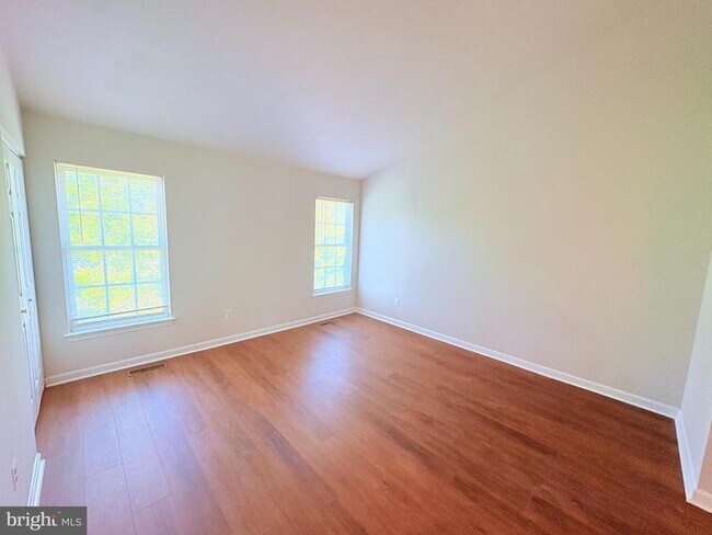 Building Photo - 45474 Oak Trail Square