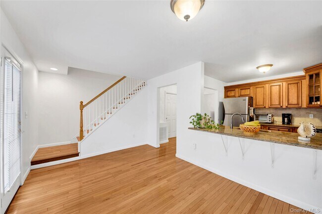 Building Photo - 752 Pelham Rd