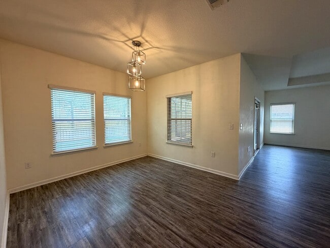 Building Photo - 316 Merlin Ct