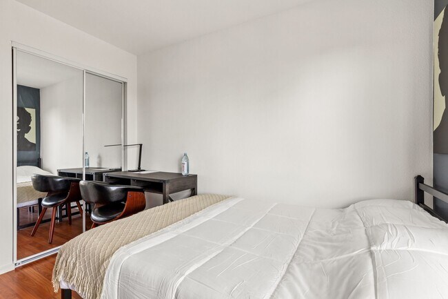 Building Photo - 10777 Ashton Ave