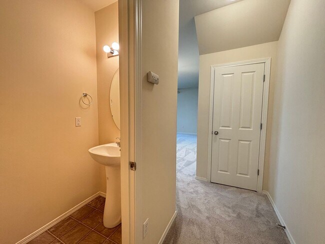 Building Photo - 3 Bedroom Condo in Dupont