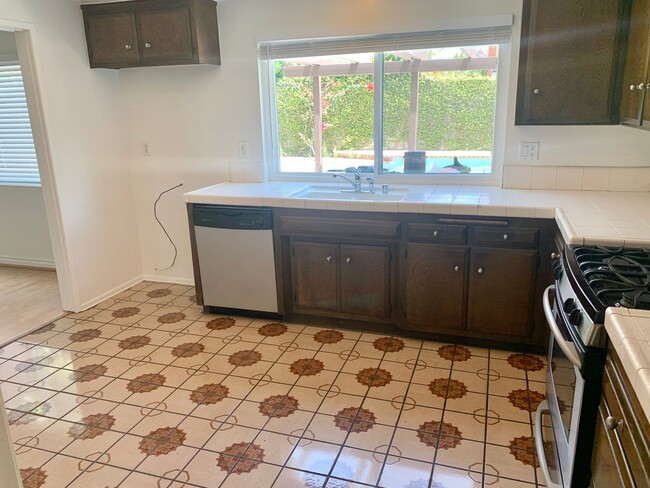 Building Photo - Five Bedroom Single Family Home in Irvine!