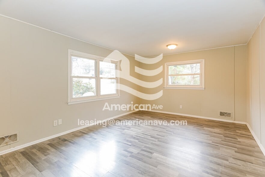 Building Photo - 1130 Linwood St