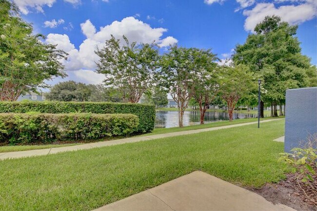 Building Photo - Beautiful 2/2.5 Townhome in the Gated Community of Waterford Villas - East Orlando is Available Now!