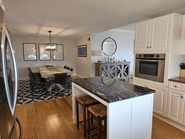 Building Photo - 62 Cosey Beach Ave