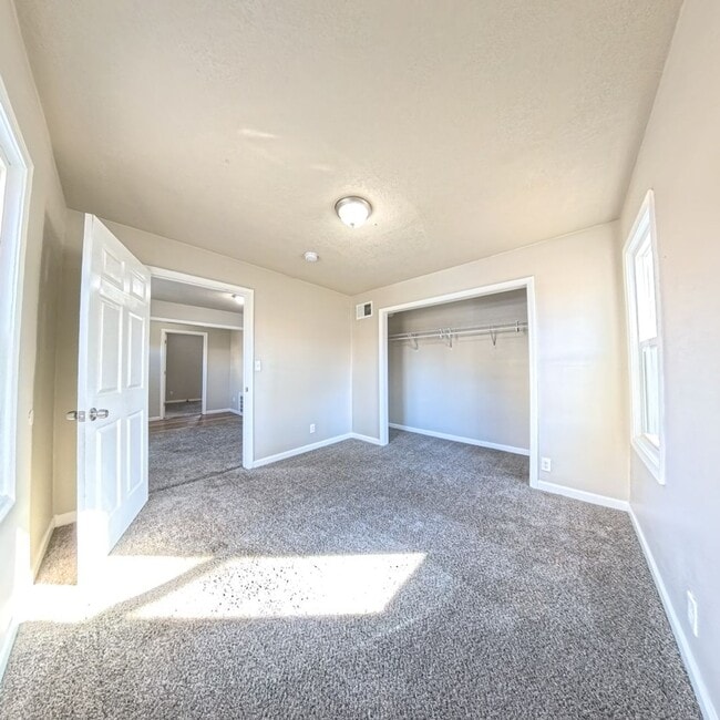 Building Photo - Updated 3 Bedroom 2 Bath Home-Located in Boone, IA