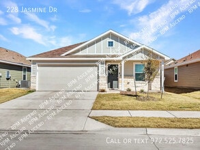 Building Photo - 228 Jasmine Dr