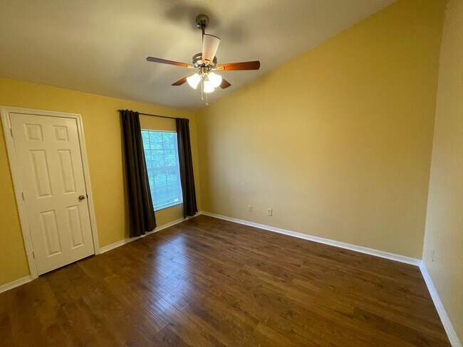 Building Photo - ANNUAL RENTAL - VANDERBILT PLACE AT CAMDEN COVE-3 BED/2 BATH