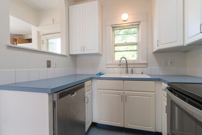 Building Photo - 5534 N Missouri Ave