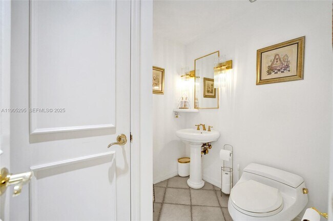 Building Photo - 2889 NE 35th St