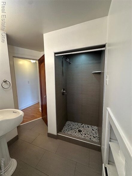 Building Photo - 122 W Houstonia Ave