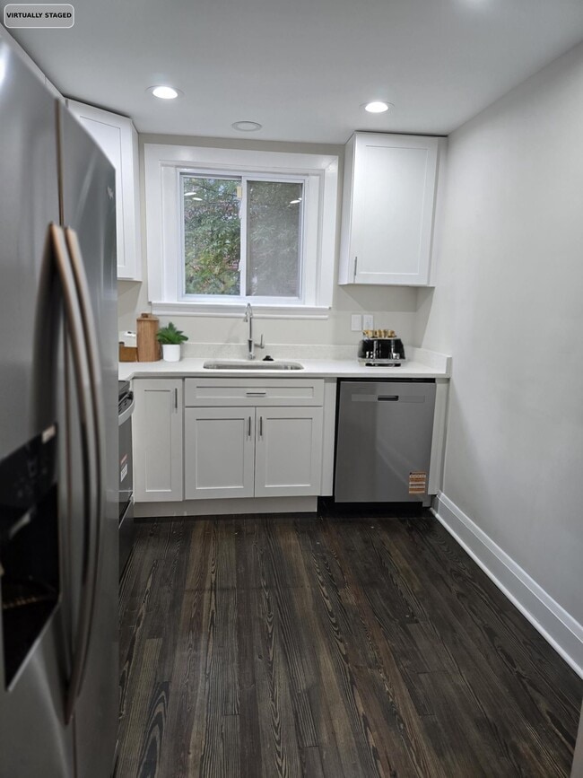 Building Photo - 308 Eastway Ct