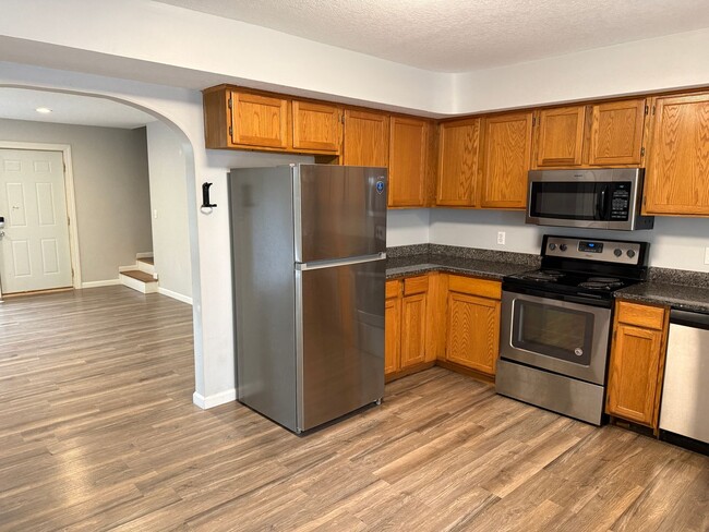 Building Photo - Three bedroom townhome near downtown NW Rochester MN