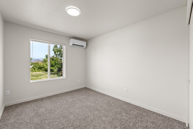 Building Photo - 2028 Sunset Dr