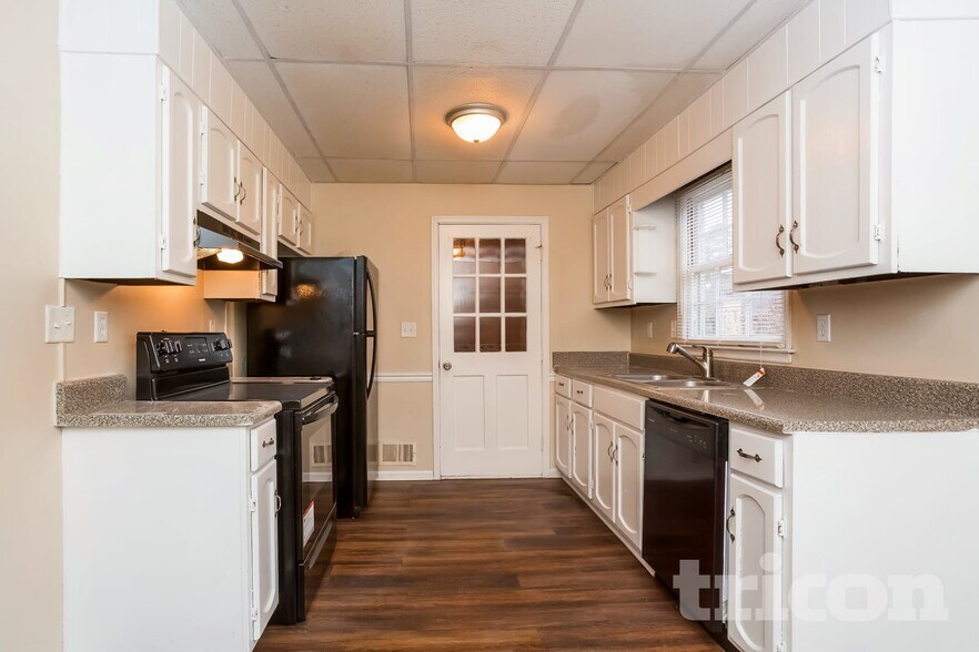 Building Photo - 1686 Underwood Dr SE