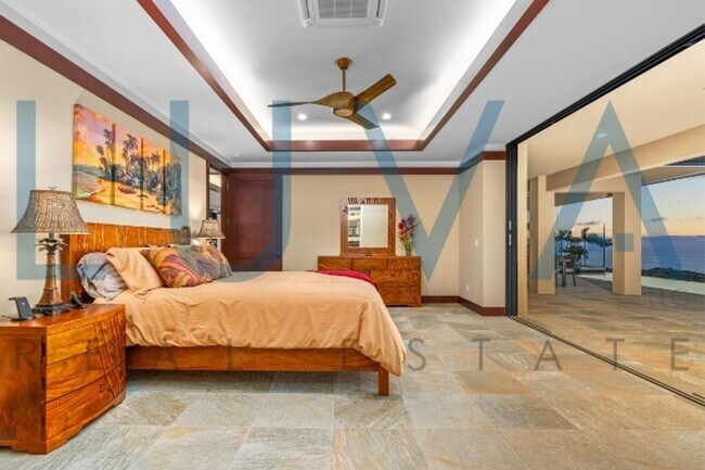 Building Photo - 4 bedroom 3.5 bathroom home with pool