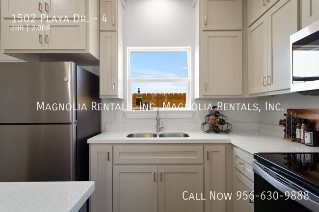 Building Photo - 1502 Playa Dr