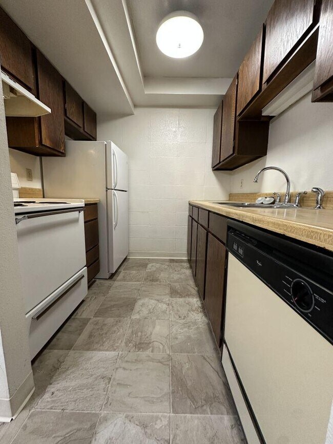 Building Photo - 2 bedroom in Billings MT 59102