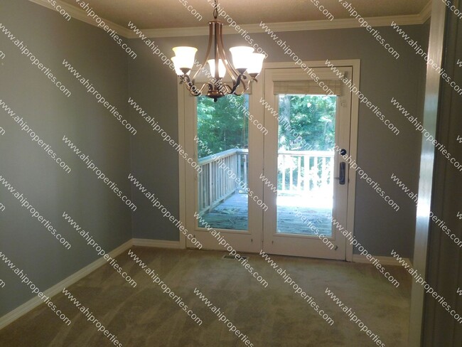 Building Photo - 11313 Mountain Crest Dr SE