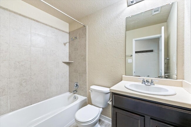 Building Photo - Large, 4 bedroom single story in a beautiful community full of amenities for you to enjoy!