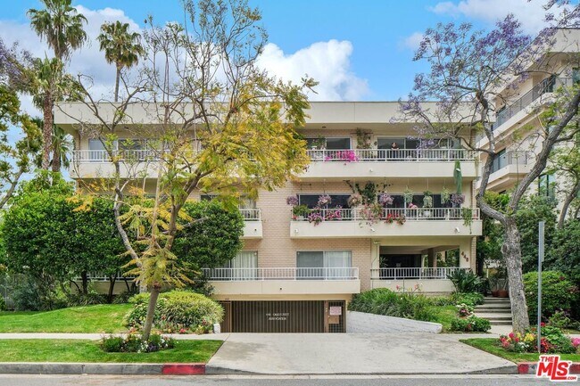 Building Photo - 440 N Oakhurst Dr