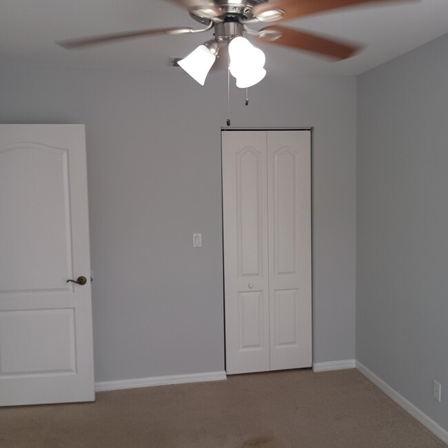 Building Photo - 2410 SE Santos Dr