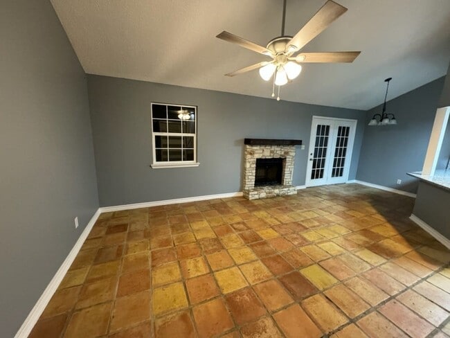 Building Photo - 78 Villa Way