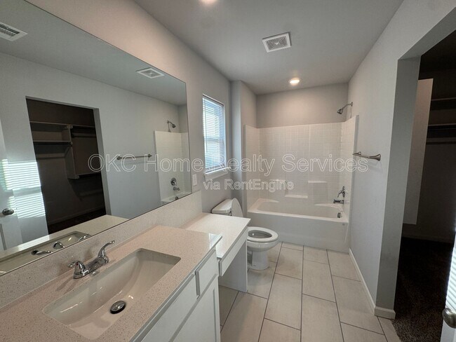 Building Photo - 928 Dusky Valley Ln