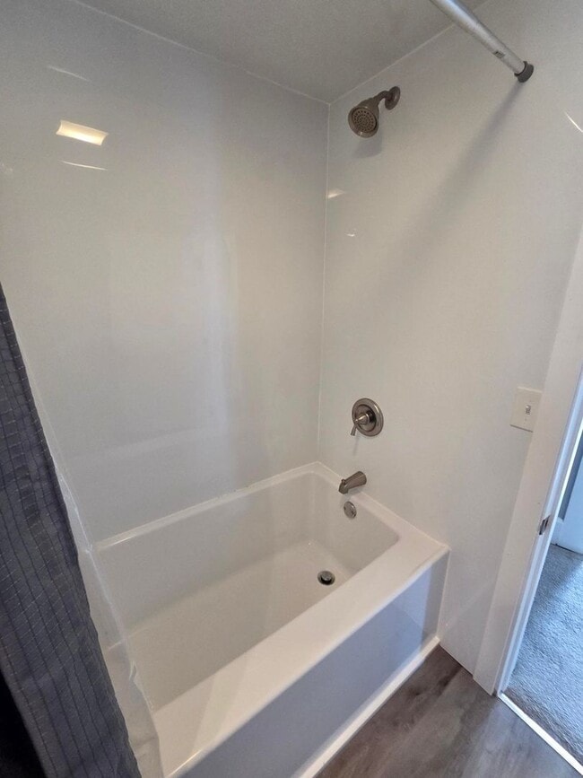 Building Photo - 2 Bedroom Single Family