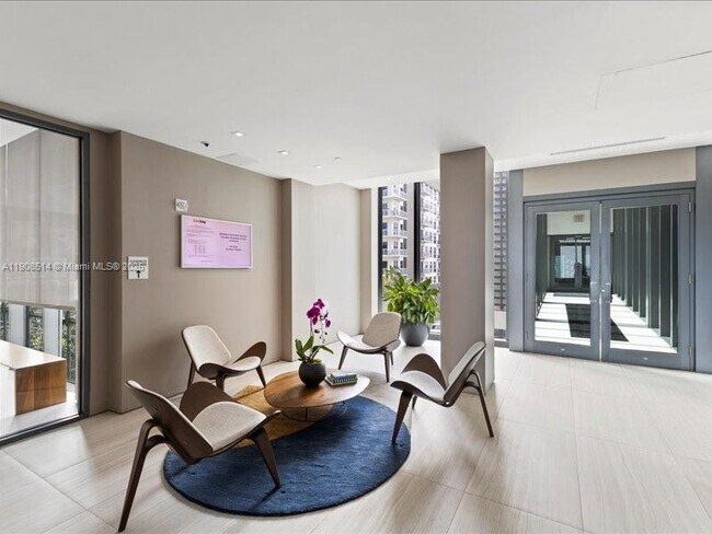 Building Photo - 460 NE 28th St