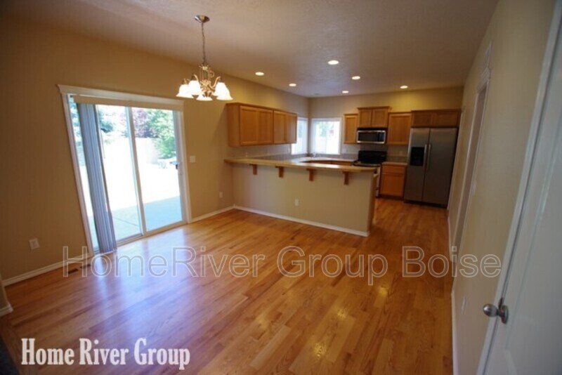 Building Photo - 1726 W Apgar Creek Dr