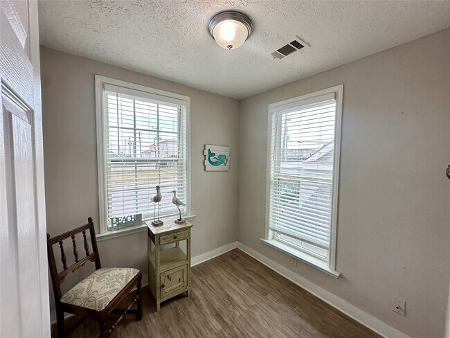 Building Photo - 1701 17th St