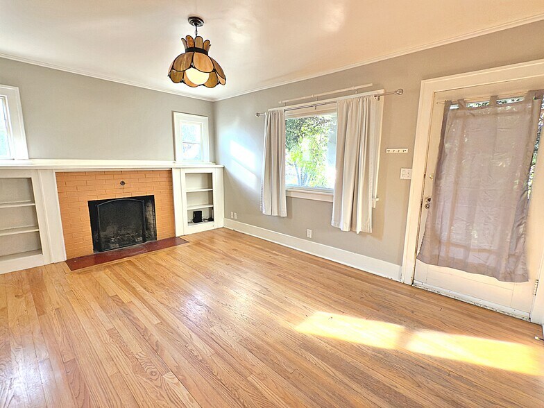 Building Photo - 2534 SE 31st Ave