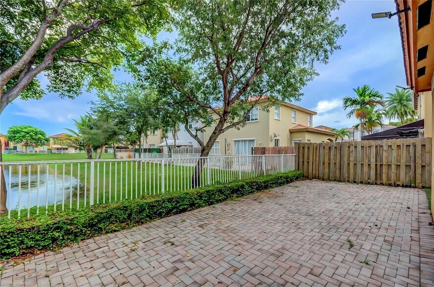 Building Photo - 8631 NW 110th Ave