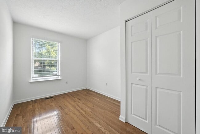 Building Photo - 18202 Macrae Ct