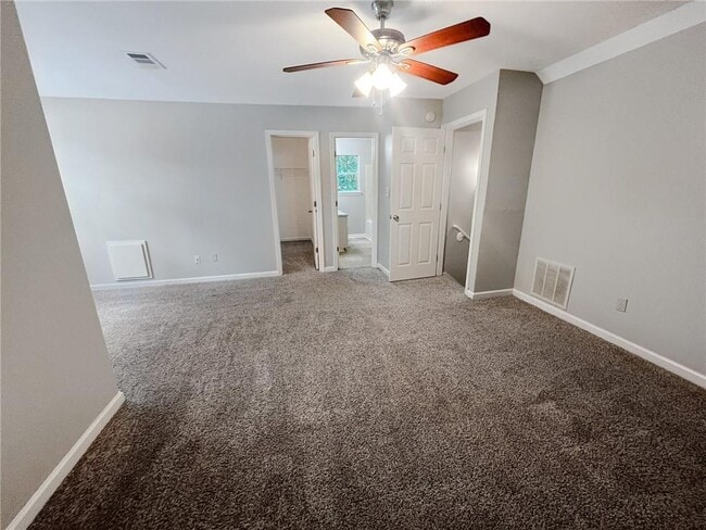 Building Photo - 6640 Saganaw Dr