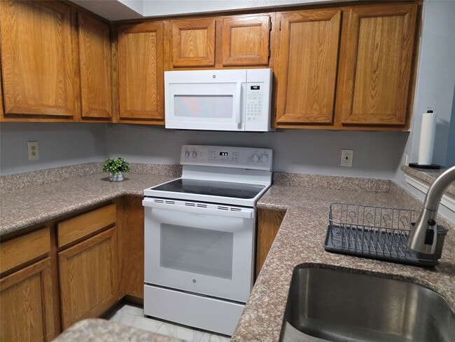 Building Photo - 2300 Old Spanish Trl