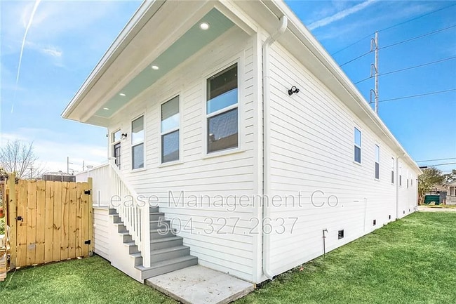 Building Photo - 8733 Olive St