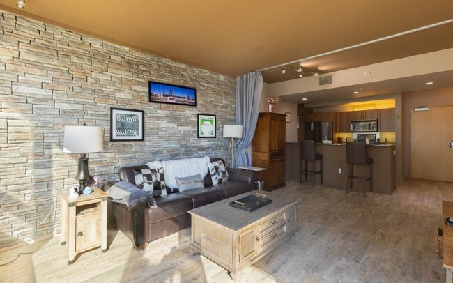 Building Photo - Live Above the Action — 14th-Floor ICON Condo with Petco Park Views