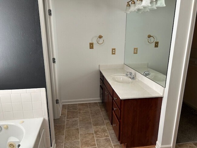 Building Photo - 3304 Heatherwood Trace